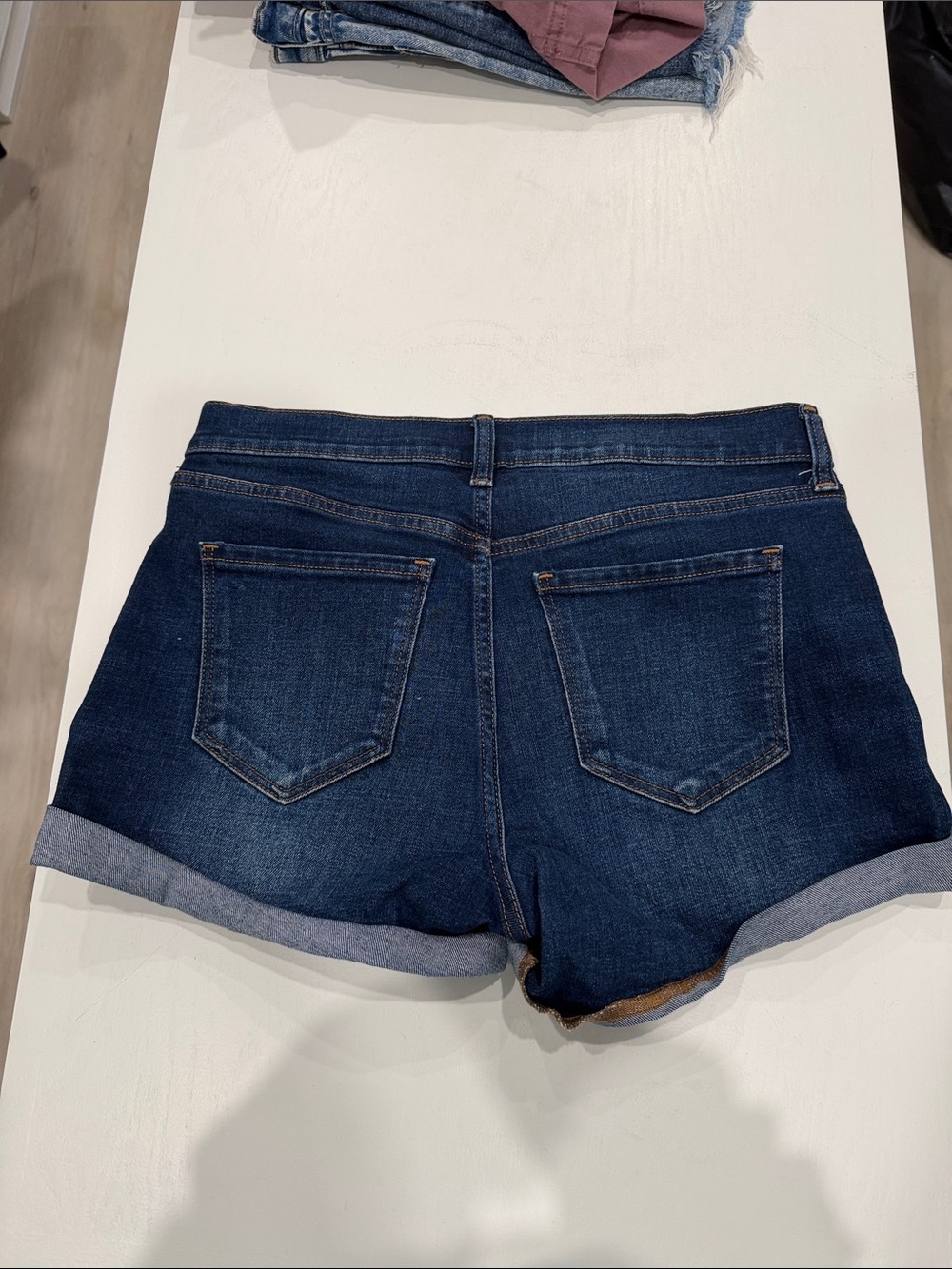 Old Navy Boyfriend Mid-Rise Jean Shorts - Picture 2 of 2
